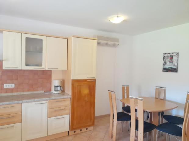 Apartmani Delas Pjescana Uvala Eksteriør billede
