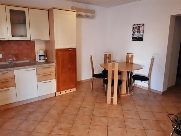 Apartmani Delas Pjescana Uvala Eksteriør billede