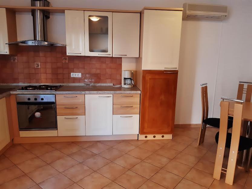 Apartmani Delas Pjescana Uvala Eksteriør billede