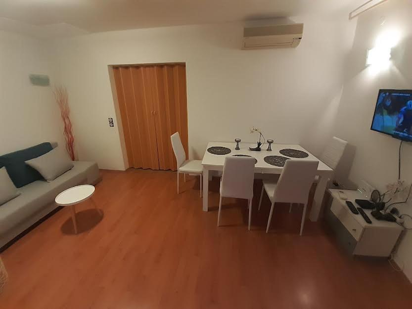 Apartmani Delas Pjescana Uvala Eksteriør billede