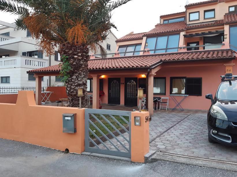 Apartmani Delas Pjescana Uvala Eksteriør billede