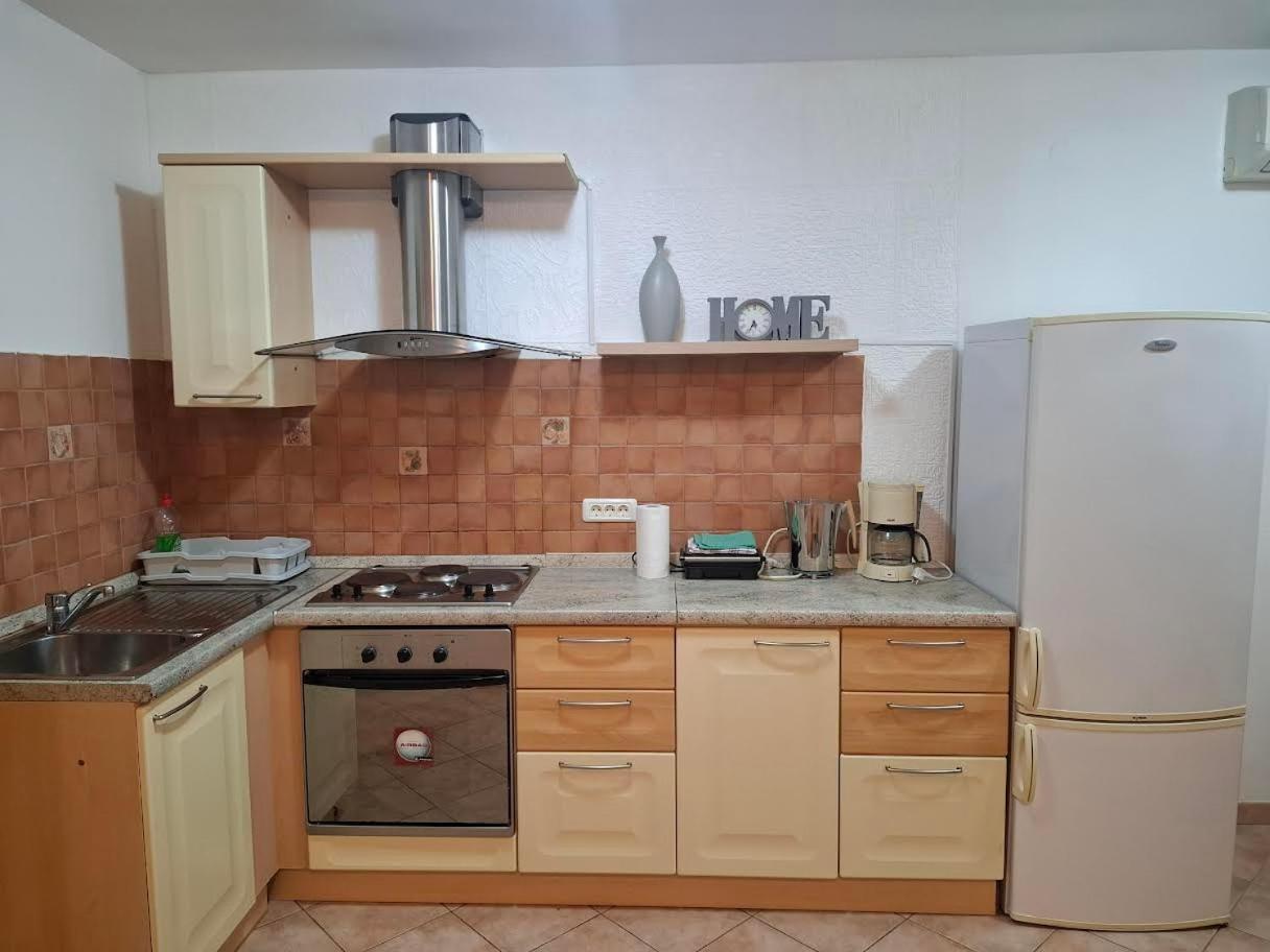 Apartmani Delas Pjescana Uvala Eksteriør billede